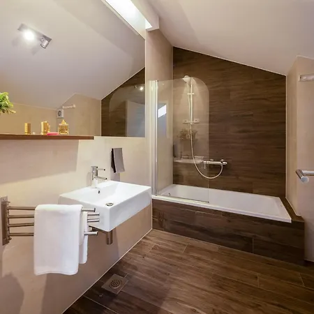 Jolara With Heated Pool Daire Mimice