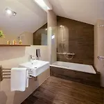 Jolara With Heated Pool Apartamento Mimice